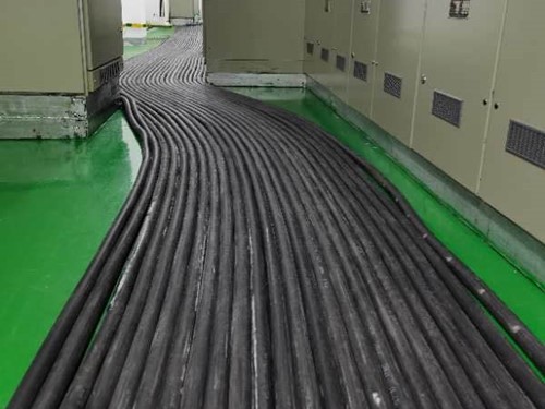 清徐如何根据理论计算公式计算温度对特定电压测量结果的影响？