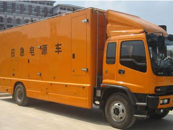 清徐冬季柴油发电机启动前，如何检查燃油系统中的积水？